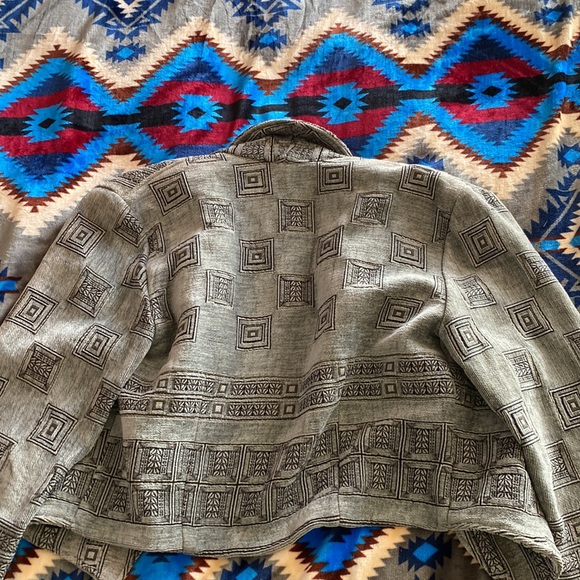 Woman’s sweater - Picture 2 of 2